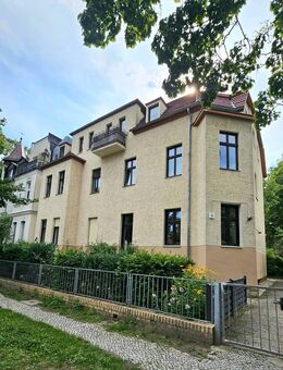 Hauptstadtmakler-Bezugsfreie Traumwohnung mit großem Balkon - Berlin