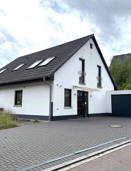 Neuwertiges, schönes Einfamilienhaus mit Garten und Garage * in Heilsbronn - Heilsbronn