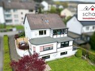 SCHADE IMMOBILIEN - Gemütliches Zweifamilienhaus mit großem Garten und Potential in Herscheid! - Herscheid