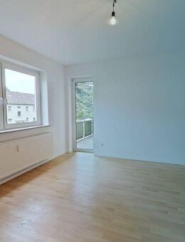 Wunderschön helle und sanierte 3-Zimmer-Wohnung mit BALKON - Lügde (Stadt der Osterräder)