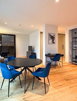 Erdgeschosswohnung mit großer Terrasse, Einbauküche und En-Suite-Bad - Berlin