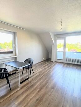 Sanierte Balkonwohnung im Grünen mit Garage - Hamburg
