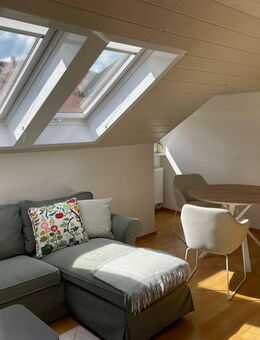 Möblierte, helle Dachgeschosswohnung in toller Lage über den Dächern von Stuttgart - West - Stuttgart