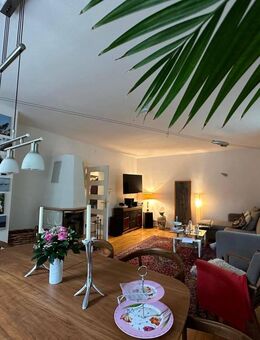 Wohntraum unter Denkmalschutz: Altbauwohnung mit Kamin, Garten und Mansardenzimmer - Berlin
