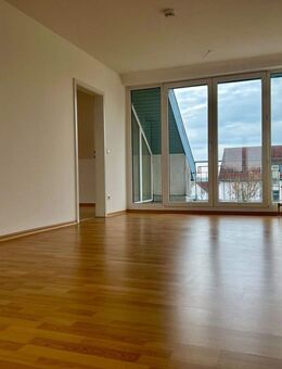 Schöne 2-Raum-Wohnung mit Loggia, Tageslichtbad, Wanne & Dusche, Gäste-WC. Stellplatz möglich! - Biederitz