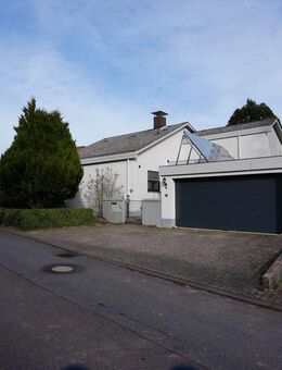 Großzügiges Einfamilienhaus mit Wintergarten, Kamin & Traumgarten in ruhiger Lage von Schönbrunn - Schönbrunn
