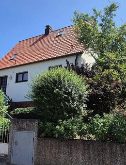 ***Einfamilienhausgrlück im Herzen von Cadolzburg*** - Cadolzburg