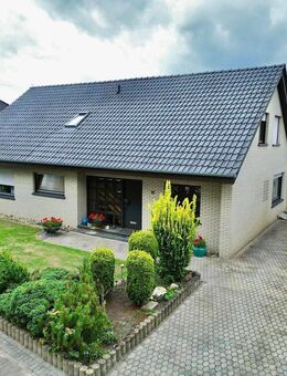 Großzügiges Einfamilienhaus mit Ausbaureserve und schönem Garten in Neuenhaus-Veldhausen - Neuenhaus