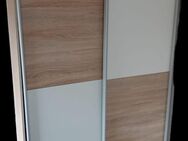 Kleiderschrank - Essen