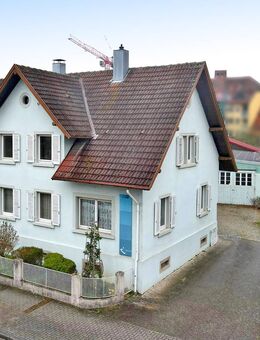 Historisches Zweifamilienhaus mit Nebengebäuden, Bauplatz & Bauerngarten in Achern-City - Achern