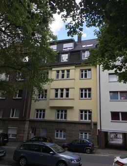 Schöne und großzügige 4 Raum Wohnung mit Balkon! Im Südostviertel - Essen