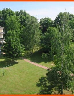 2 Raumwohnung// Schlafzimmer mit Ankleide// Balkon// im Grünen - Gera