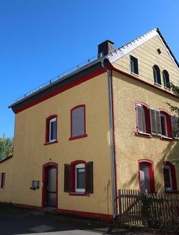 Zweifamilienhaus in ruhiger Anliegerstraße sucht Handwerkerfamilie - Oberkotzau