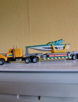 Mega Transporter mit Boot Police 51 - Leipzig Ost