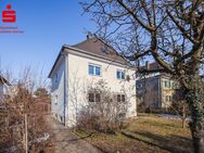 Altbaucharme! Ruhiges Zweifamilienhaus auf sonnigem Südgrundstück in U-Bahnnähe - München