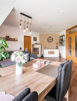 Charmante 3-Zimmerwohnung mit großzügigen Balkon und PKW-Stellplatz in Dresden- Briesnitz - Dresden