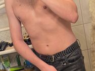 M22 mit XXL Schwanz suche U25 gerne skinny - Detmold