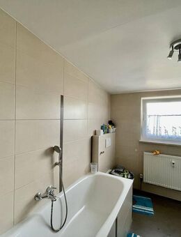 Solides 3-Parteienhaus: ca. 248 m² Wfl., Terrassen/Balkone, zentral in Parsberg - Parsberg