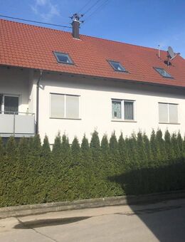 Gemütliche 4-Zimmer-Etagenwohnung mit Einbauküche, Terrasse und Balkon nördlich von Langenau - Ballendorf