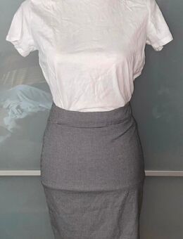 Zara Bleistiftrock mit feinem Muster und Reißverschluss hinten – elegant & zeitlos - Herne