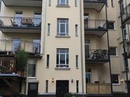 ***schöne 2 Zi. WE mit Parkettboden, Einbauküche, tageslichtbad mit Wanne*** - Leipzig