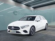 Mercedes A 200, Kompaktlimousine Progressive Line, Jahr 2023 - München