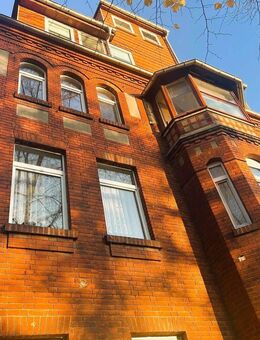 Kapitalanleger aufgepasst: Maisonnette-Wohnung mit Dachterrasse, Einbauküche und Sichtbalken! - Merseburg