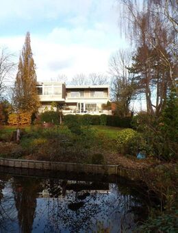 Exklusive Flachdach-Villa mit Wellnessbereich und parkähnlichem Garten - Emden