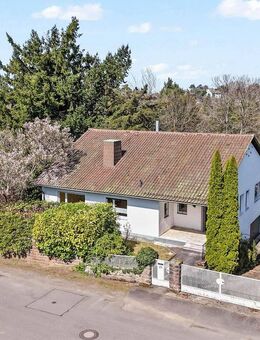 Einfamilienhaus in Bestlage - Großzügiges Wohnen auf parkähnlichem Grundstück mit Waldblick - Pirmasens