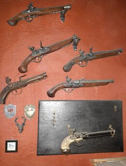 8 Dekowaffen - Berlin