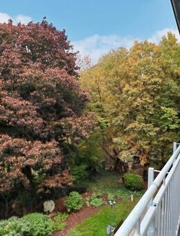 Lichtdurchflutete, sanierte 3-Zimmer-Wohnung mit Süd-Balkon, Garage & Gartenmitnutzung - Mönchengladbach