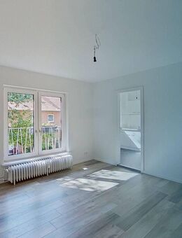 RENOVIERT: Helle 2-Zimmer-Wohnung mit BALKON und EINBAUKÜCHE - Rendsburg