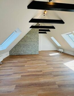 M'GLADBACH - RHEYDT SANIERTE MAISONETTE-DACHGESCHOSSWOHNUNG INKL. KÜCHE & BALKON! - Mönchengladbach