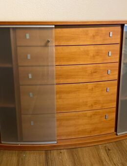 Kommode mit zwei Vitrinen, Kirschbaum furniert - Lüdinghausen