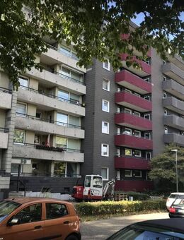 Ab sofort frei! schöne 2-Zimmer-Wohnung mit Balkon und Aufzugt in MG Wickrath-Mitte - Mönchengladbach