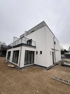 Moderne Doppelhaushälfte im Bauhaus-Design in zentraler Lage in Bogenhausen