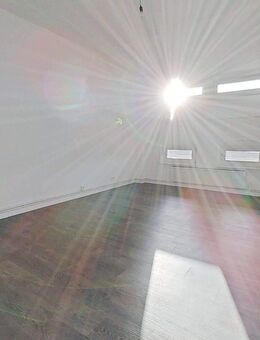 Besondere 3-Zimmer-Dachgeschosswohnung mit Tageslichtbad - Braunschweig