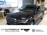 VW T-Roc, 1.5 TSI R-Line EasyOpen, Jahr 2023 - Wolfsburg