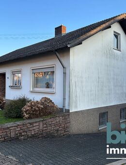 Solides Zweifamilienhaus mit Potenzial in ruhiger Lage mit Talblick - Mettlach