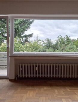 Linie 16 + Rheinnähe: 3-Zimmer-Wohnung mit Sonnenbalkon in ruhiger Umgebung - Bornheim (Nordrhein-Westfalen)