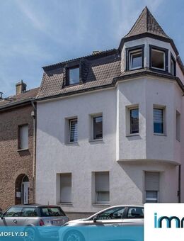 Solides Zweifamilienhaus, perfekt geschnitten, mit Balkon, Terrasse und 217 m² Wohnfläche - Alsdorf (Nordrhein-Westfalen)