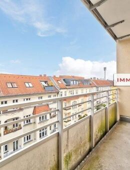 IMMOBERLIN.DE - Helle Wohnung mit Loggia in attraktiver Lage - Berlin
