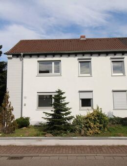 Zweifamilienhaus auf großem Grundstück - Hockenheim