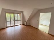 Sonnige 4-Raum-DG-Wohnung mit Balkon in Berga - Berga (Elster)
