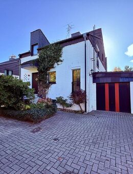 Außergewöhnliches Doppelhaus in Split-Level-Architektur- offene Ebenen, helle Räume und hoher Wohnkomfort - Garbsen