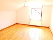 Schöne, gepflegte 3,5 Zimmer Dachgeschoßwohnung mit Gartennutzung - Amberg