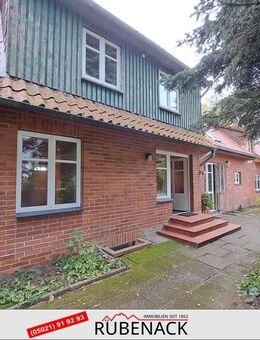 Kleine Hofstelle mit gemütlichem Landhaus, Werkstatt, Scheune auf großem Grundstück - Staffhorst