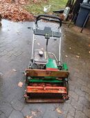 Ransomes Handspindelmäher mit Fangkorb und Verticutiervorsatz in 37176
