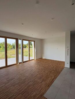 Neubau in Saarbrücken - Maisonettewohnung mit Terrasse und Stellplatz zu vermieten. - Saarbrücken