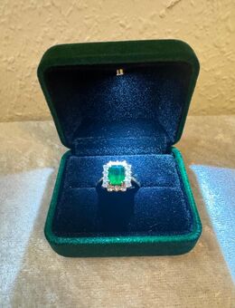 18 Karat Gelbgold Smaragd Ring mit 14 Diamanten - Mönchengladbach